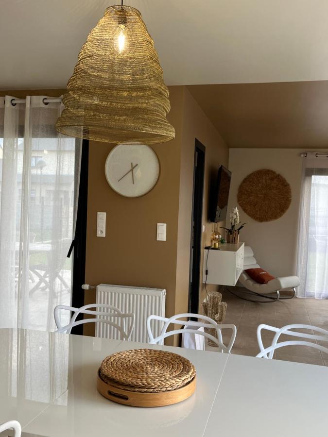 La Belle Melorienne Villa แซงต์-เมลัวร์-เดส์-ซงด์ ภายนอก รูปภาพ